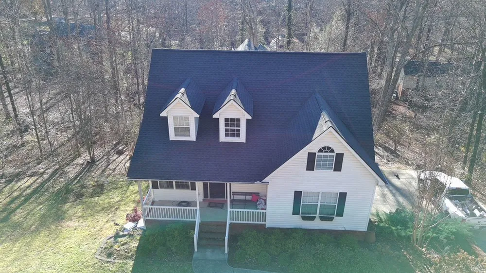 Slide of E & M Rooftop Solutions