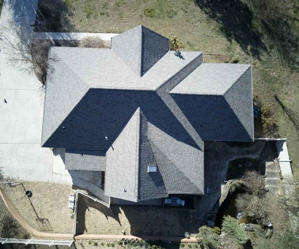 Slide of E & M Rooftop Solutions