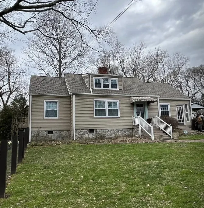 Slide of E & M Rooftop Solutions