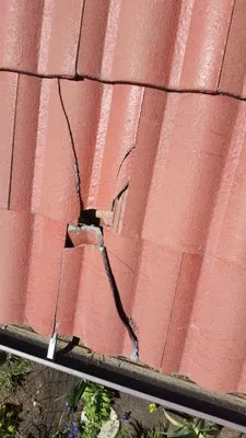 Earl Bennett Roofing Logo