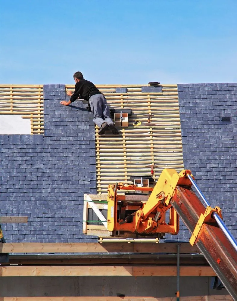 Slide of EarthRise Roofing and Siding
