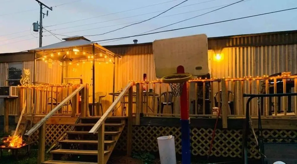 Slide of East Star Roofing