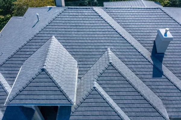 Eaton Roofing & Exteriors Logo