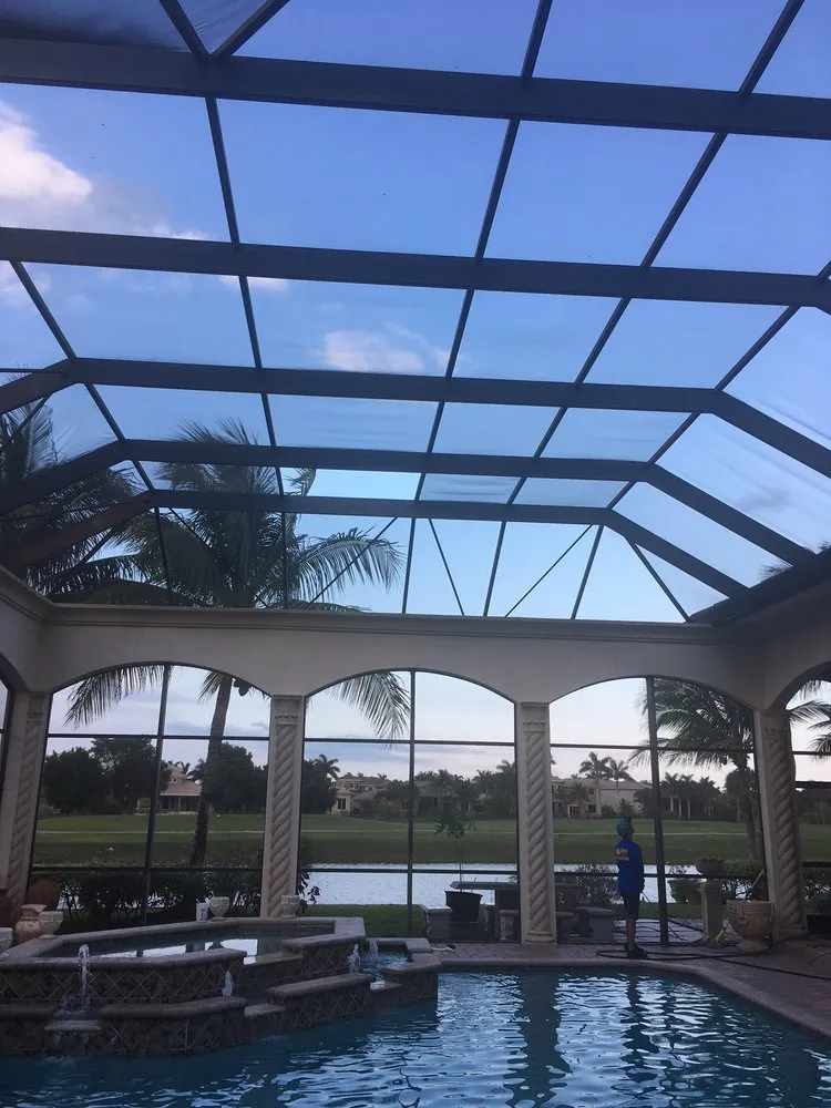 Slide of EBG Screen Enclosures & Techos De Aluminio