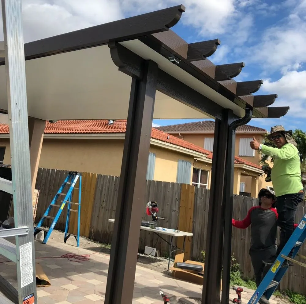 Slide of EBG Screen Enclosures & Techos De Aluminio