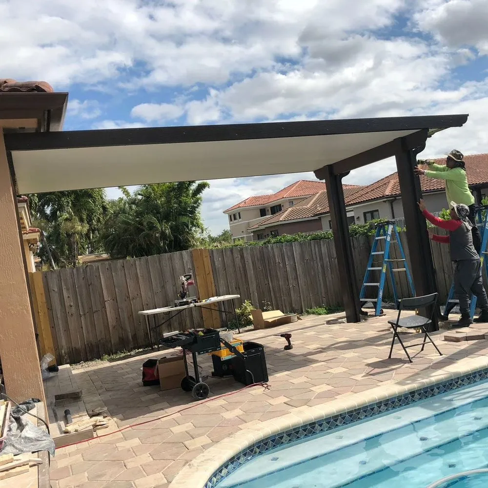 Slide of EBG Screen Enclosures & Techos De Aluminio