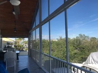 Slide of EBG Screen Enclosures & Techos De Aluminio