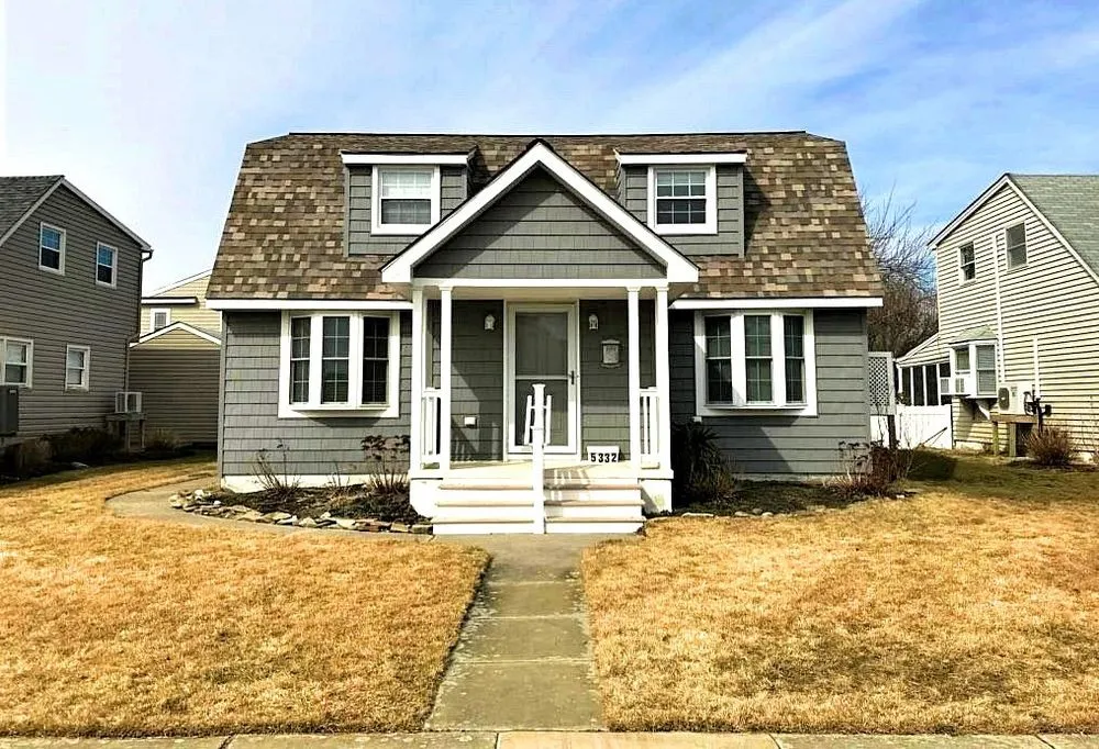 Slide of ECC Roofing & Siding