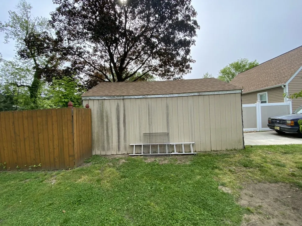 Slide of Ed's Roofing & Siding