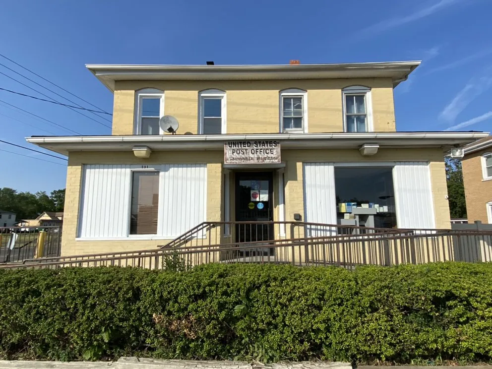 Slide of Ed's Roofing & Siding