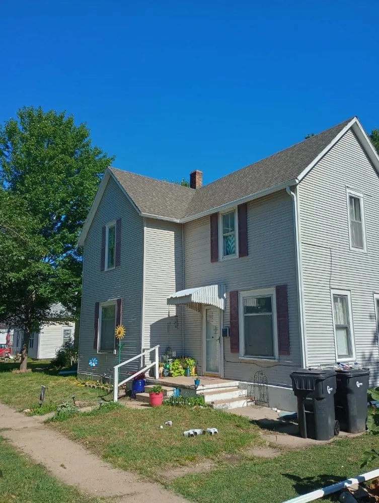 Slide of Eds Roofing