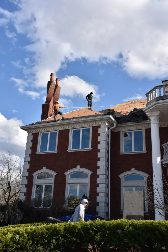 Slide of E&E Roofing