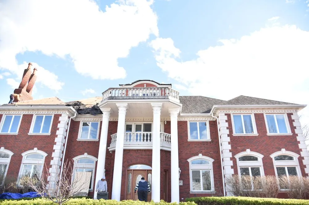 Slide of E&E Roofing