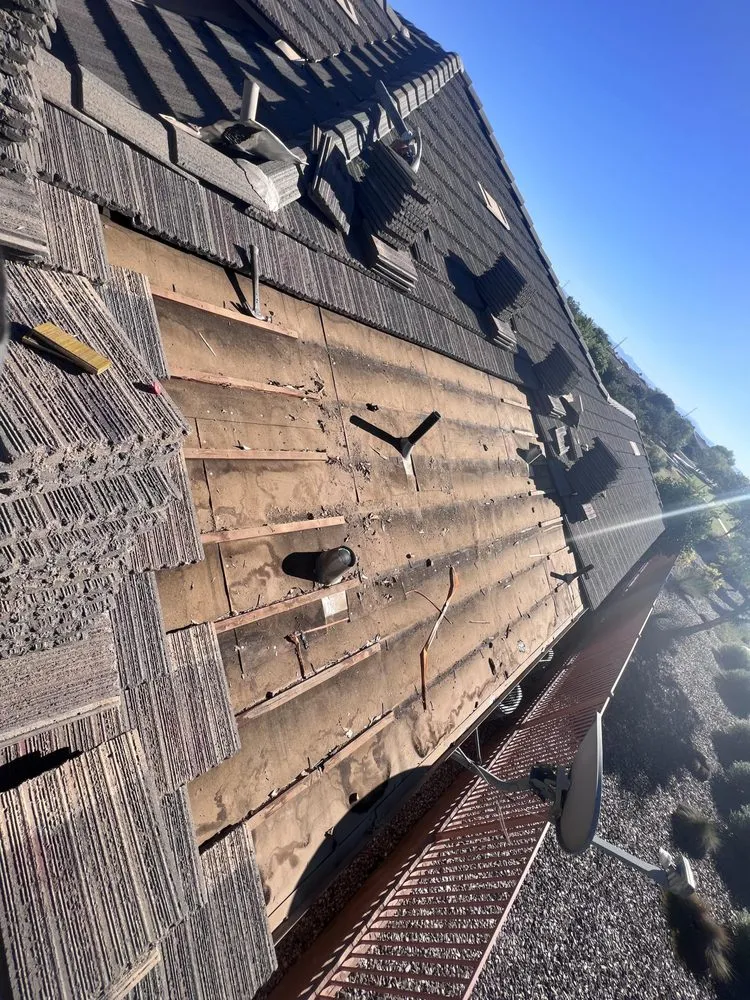 Slide of E&E Roofing