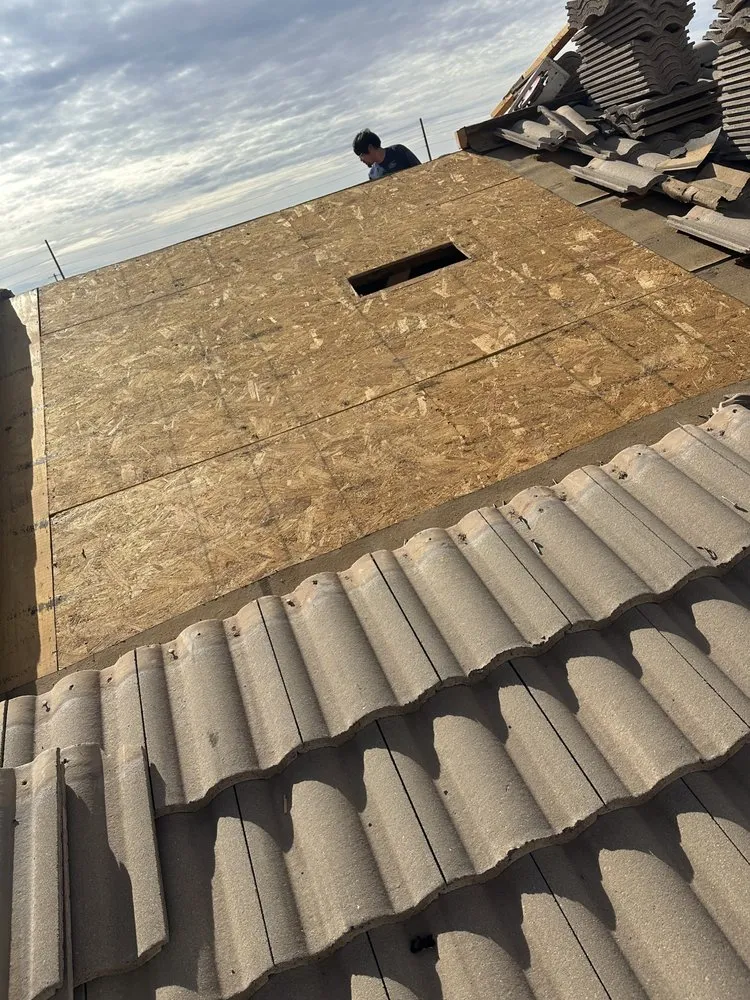 Slide of E&E Roofing