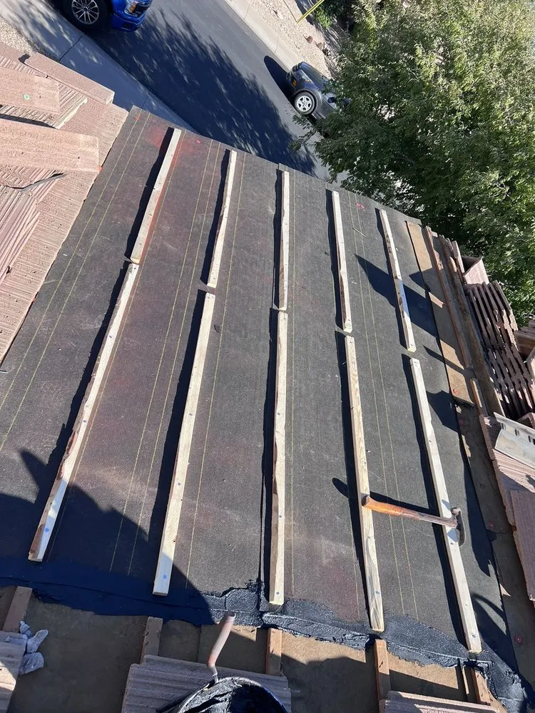 Slide of E&E Roofing