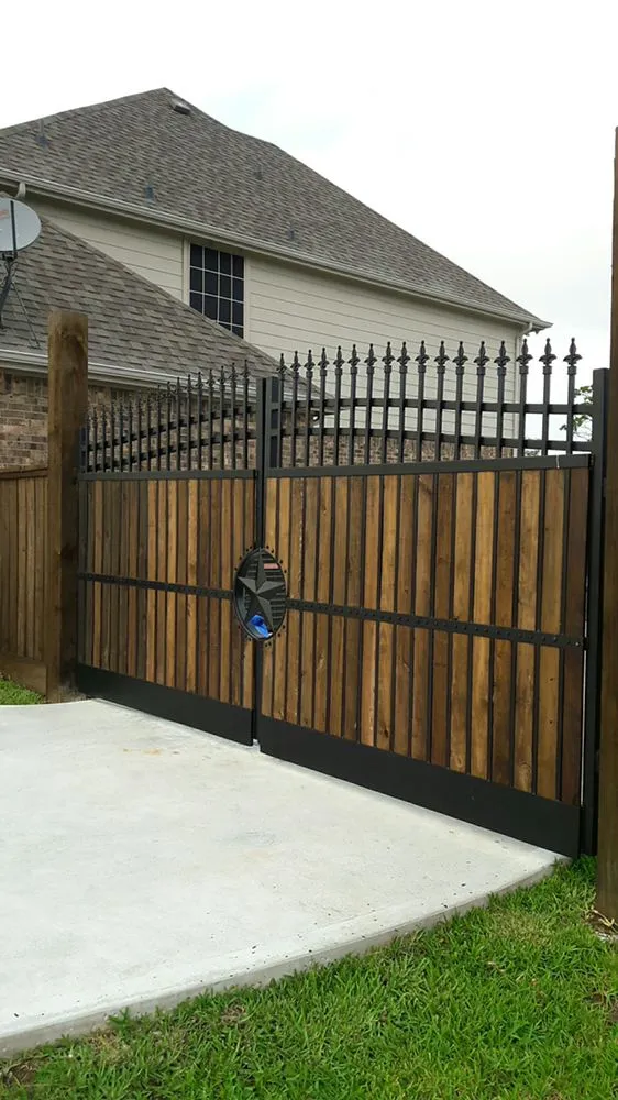 Slide of E&I Roofing & Welding Service