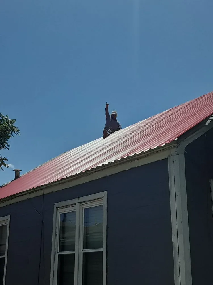 Slide of E&I Roofing & Welding Service