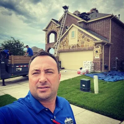 Einstein Roofing and Restoration Logo