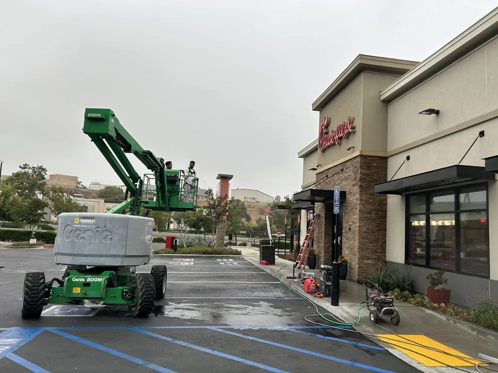 Slide of El Lay Construction