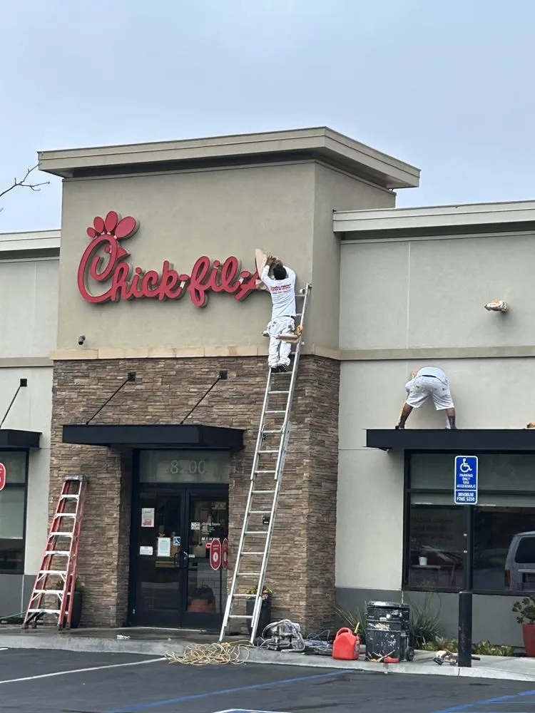 Slide of El Lay Construction