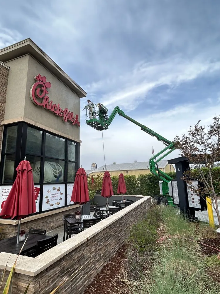 Slide of El Lay Construction