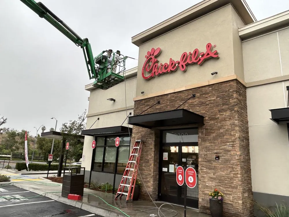 Slide of El Lay Construction