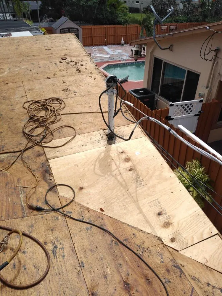 Slide of El Mago's Roofing