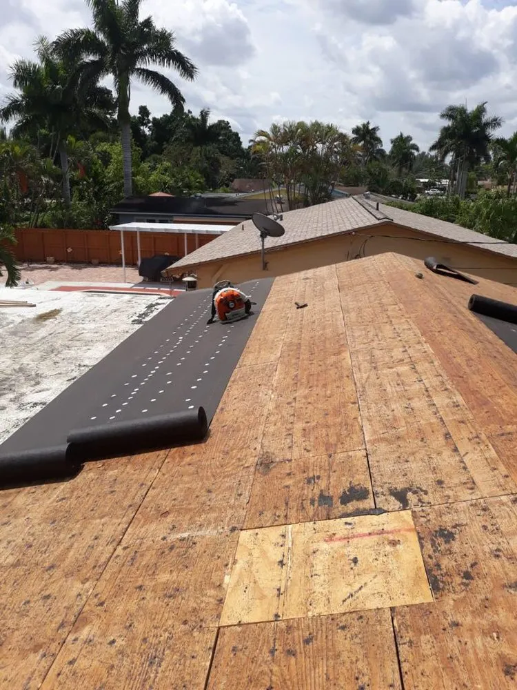 Slide of El Mago's Roofing