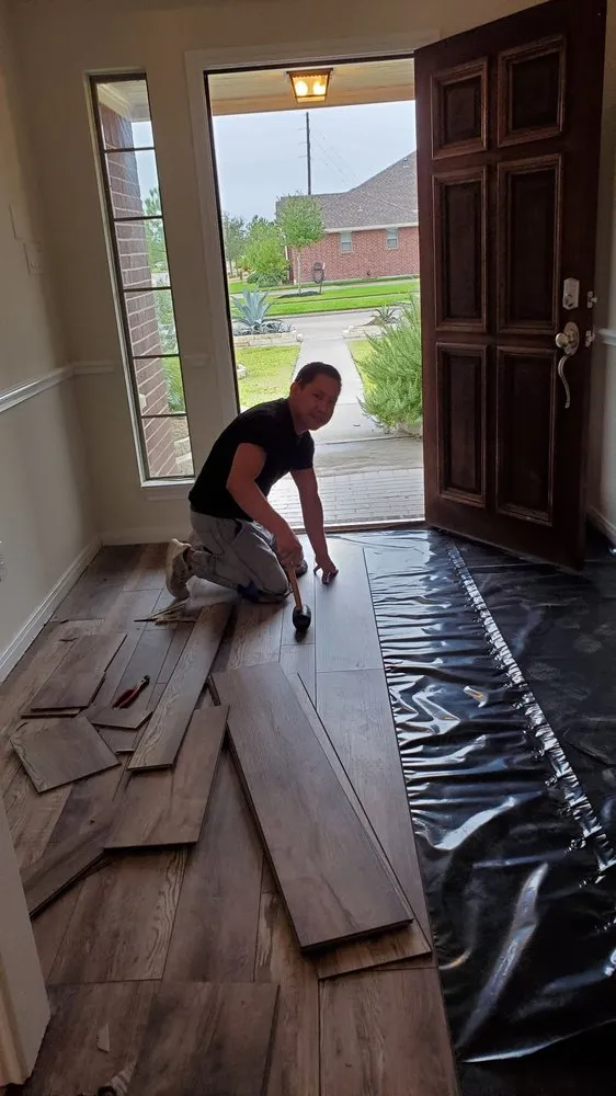 Slide of El Patron Services Construction