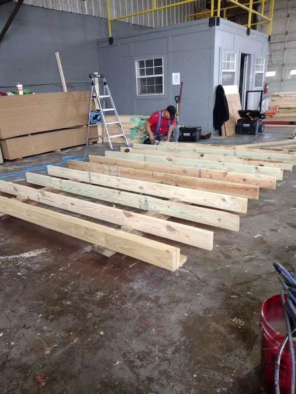 Slide of El Potosino Roofing and Construction