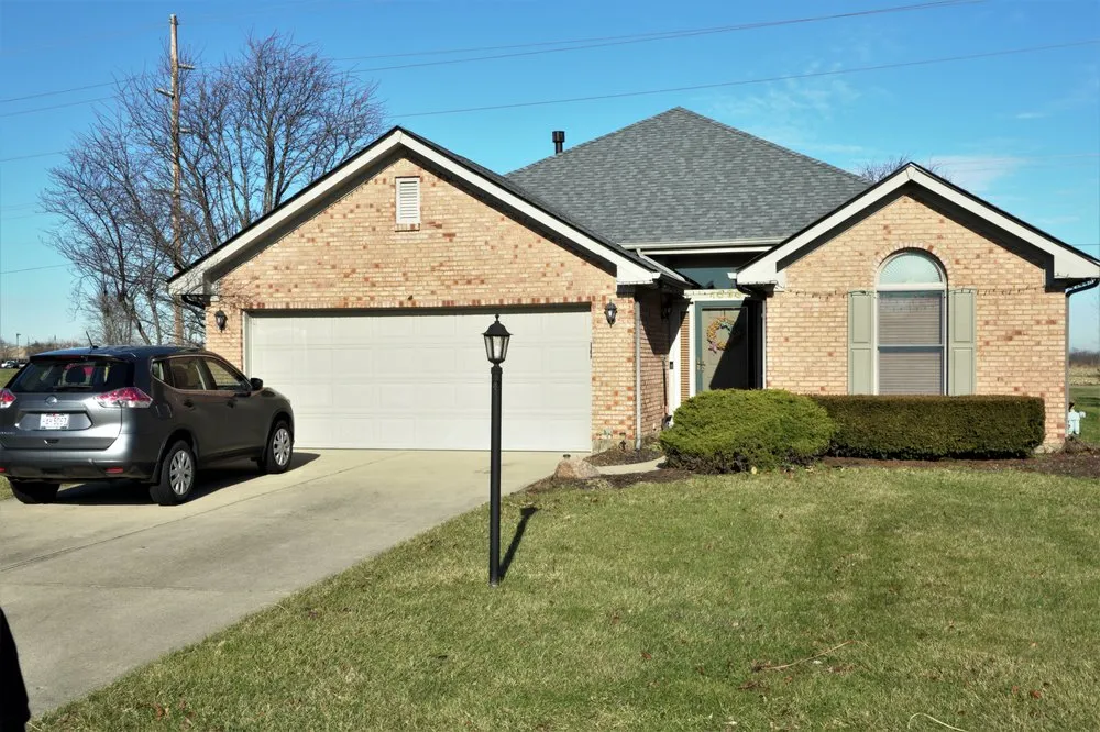 Slide of E&L Roofing