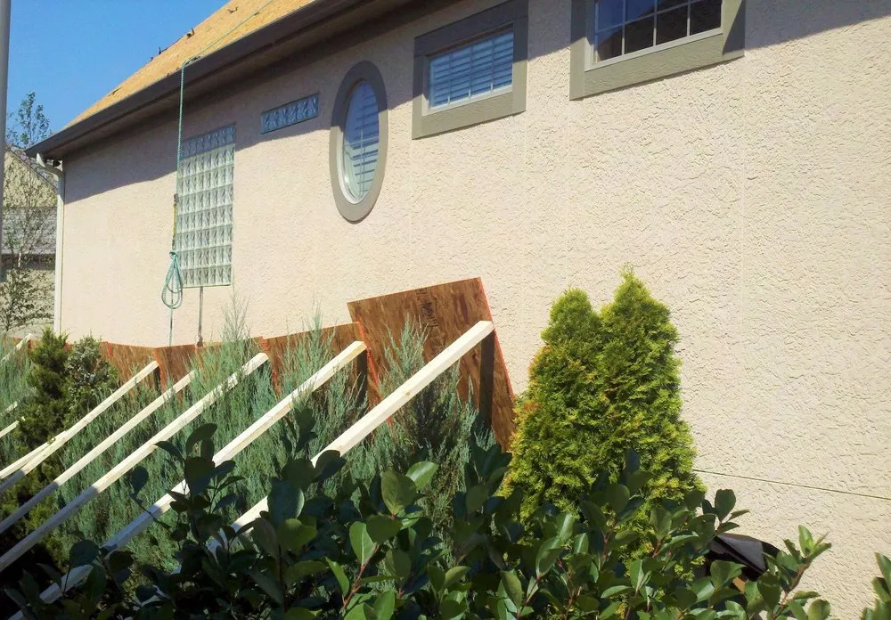 Slide of E&L Roofing