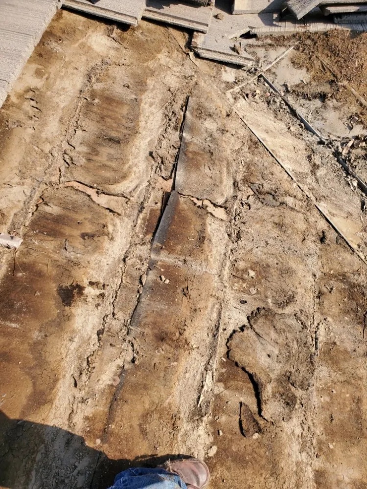 Slide of Eleazars Roofing