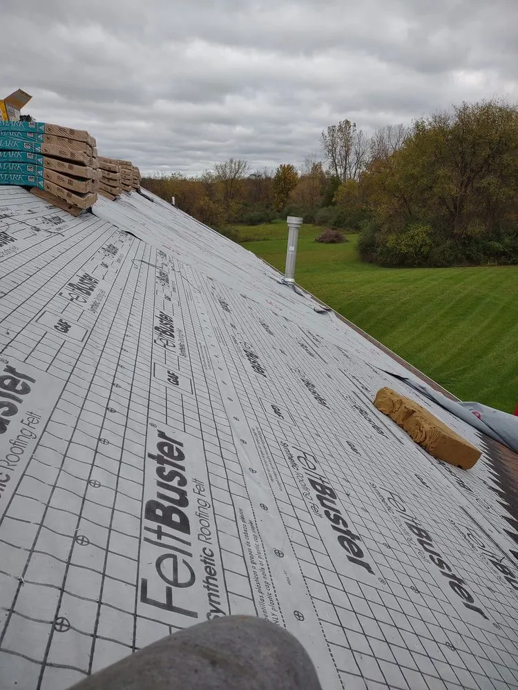 Emergency residential roofing service experts serving North Branch, MI - Elevate Construction
