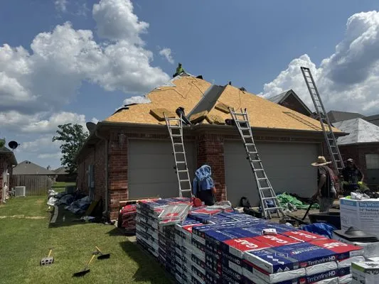 Elevate Roofing & Construction Logo