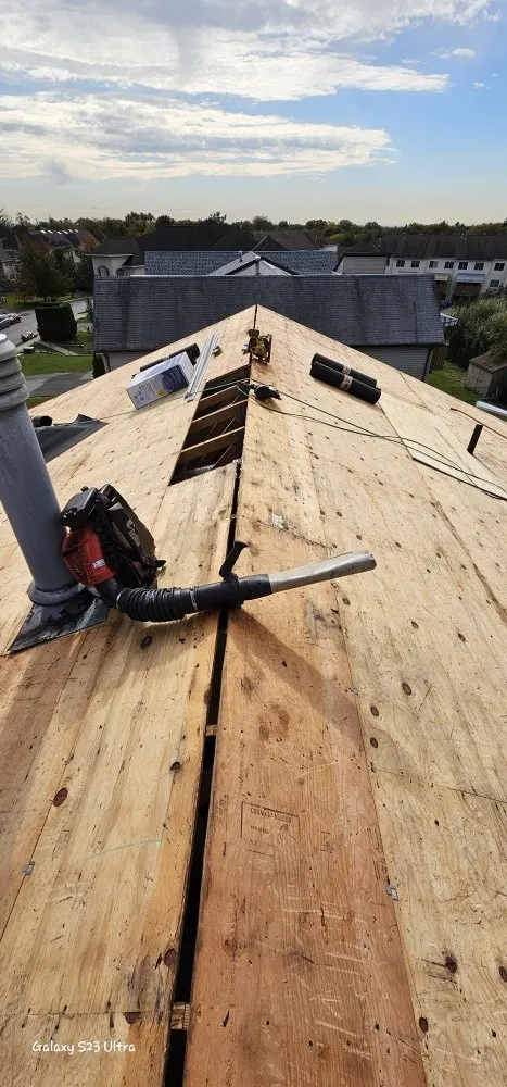 Slide of Elf Roofing and Siding