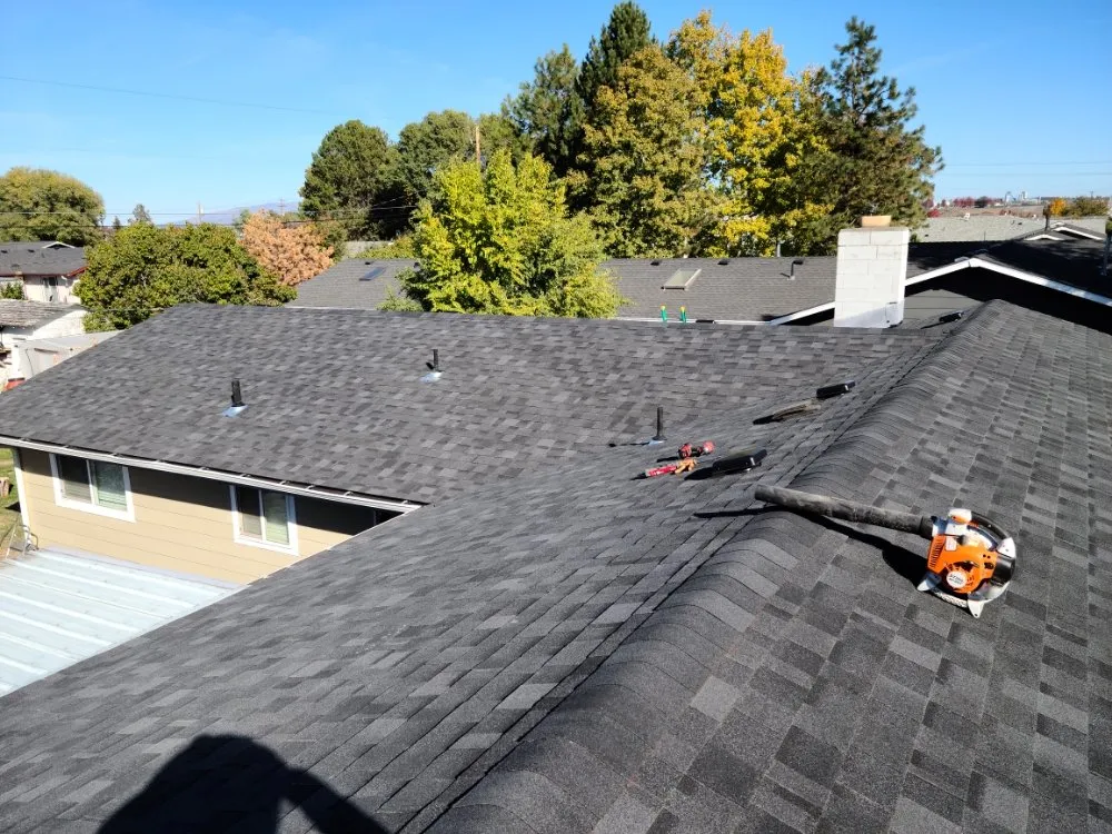 Expert residential roofing service same-day service across Irrigan, OR - Elias Construction Services