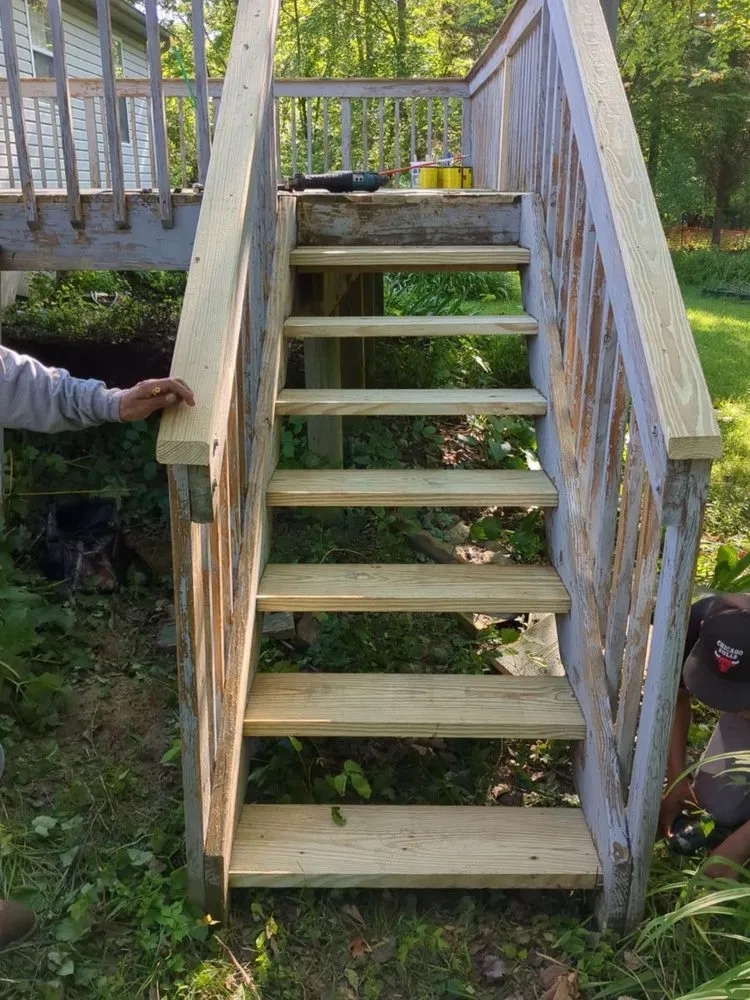 Slide of Eli's Roofing