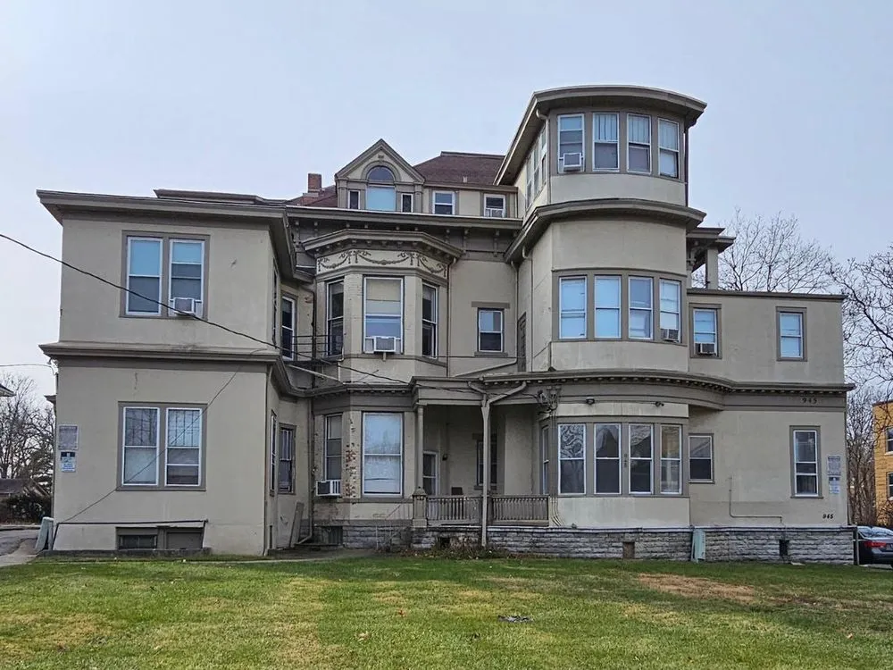 Slide of Eli's Roofing