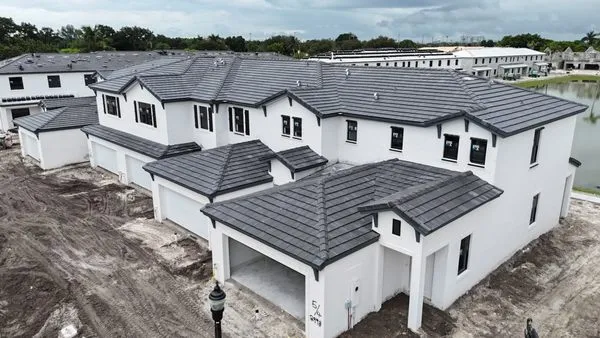 Elite Cover Roofing Logo