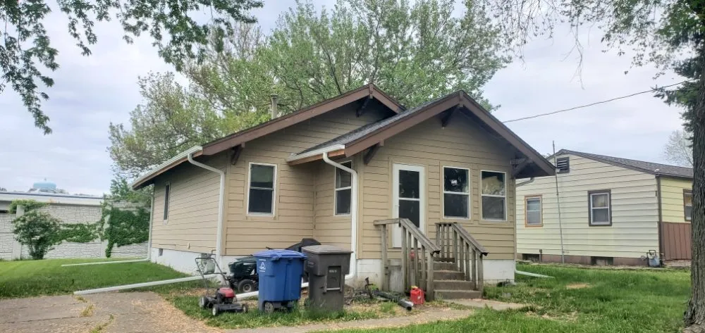 Slide of Elite Exteriors of Iowa