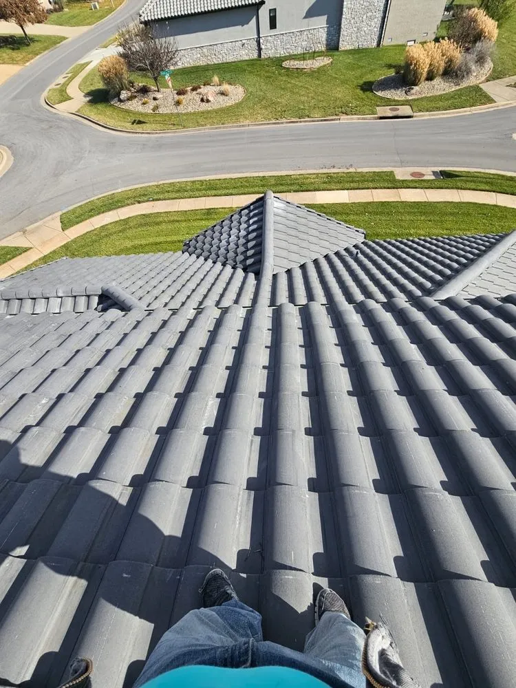 Slide of Elite Midnight Roofing