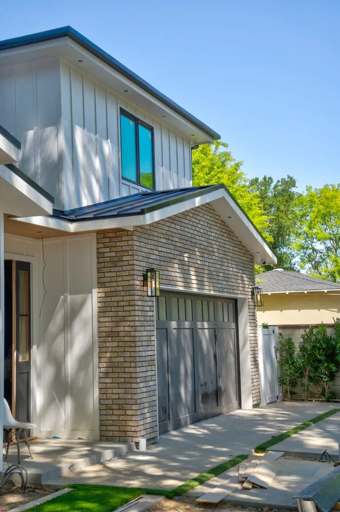 Slide of Elite Roofing