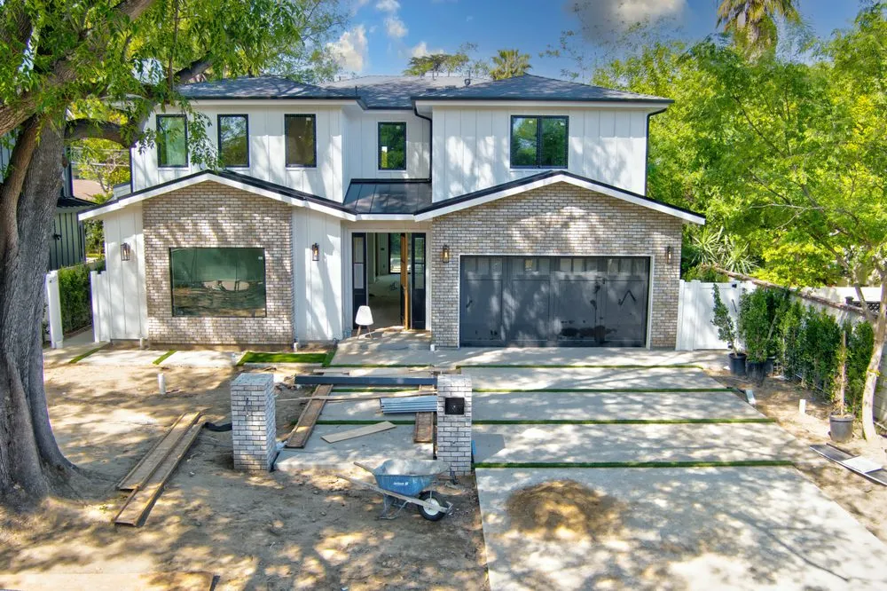 Slide of Elite Roofing