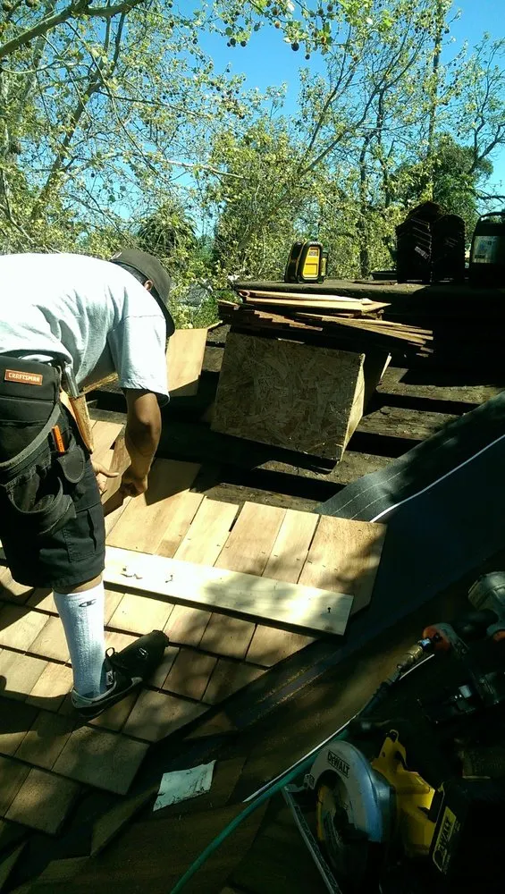 Slide of Elite roofing