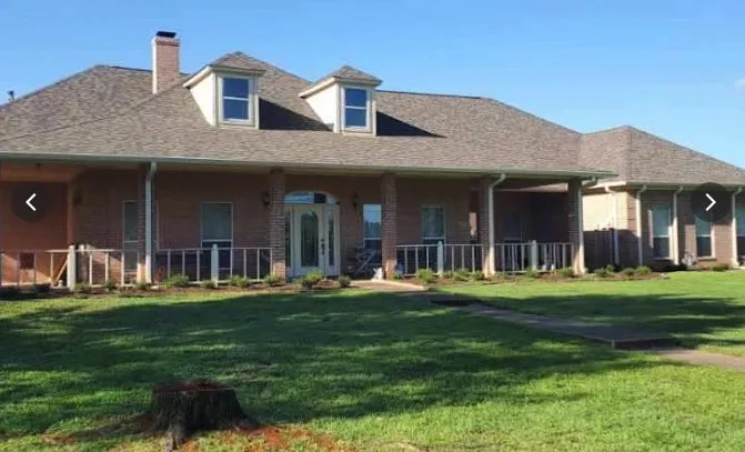 Slide of Elite Roofing