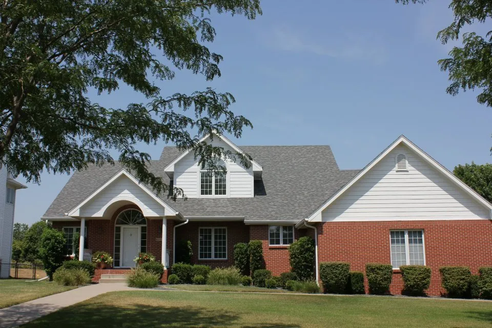 Slide of Elite Roofing