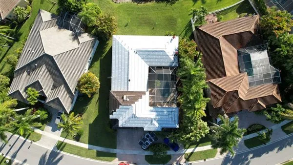 Elite Seal Roofing Logo