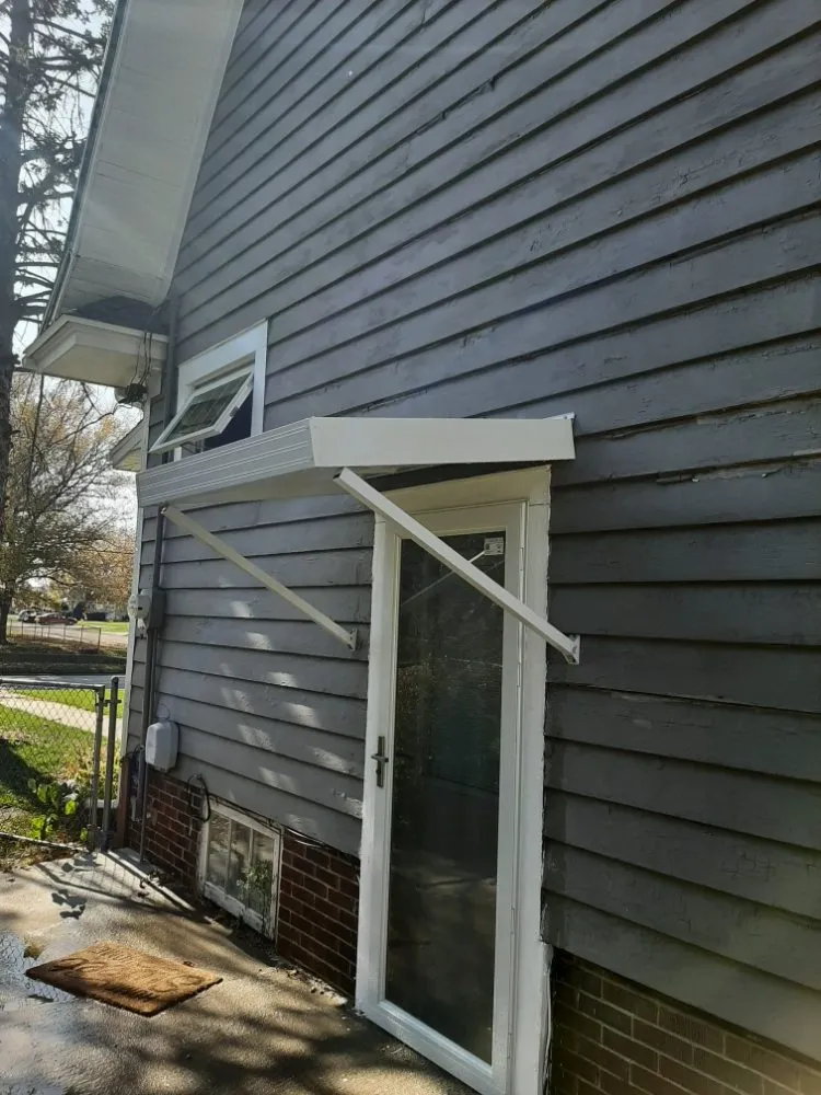Expert storm damage roof repair in East Galesburg, IL - Elite Tree Service Professionals